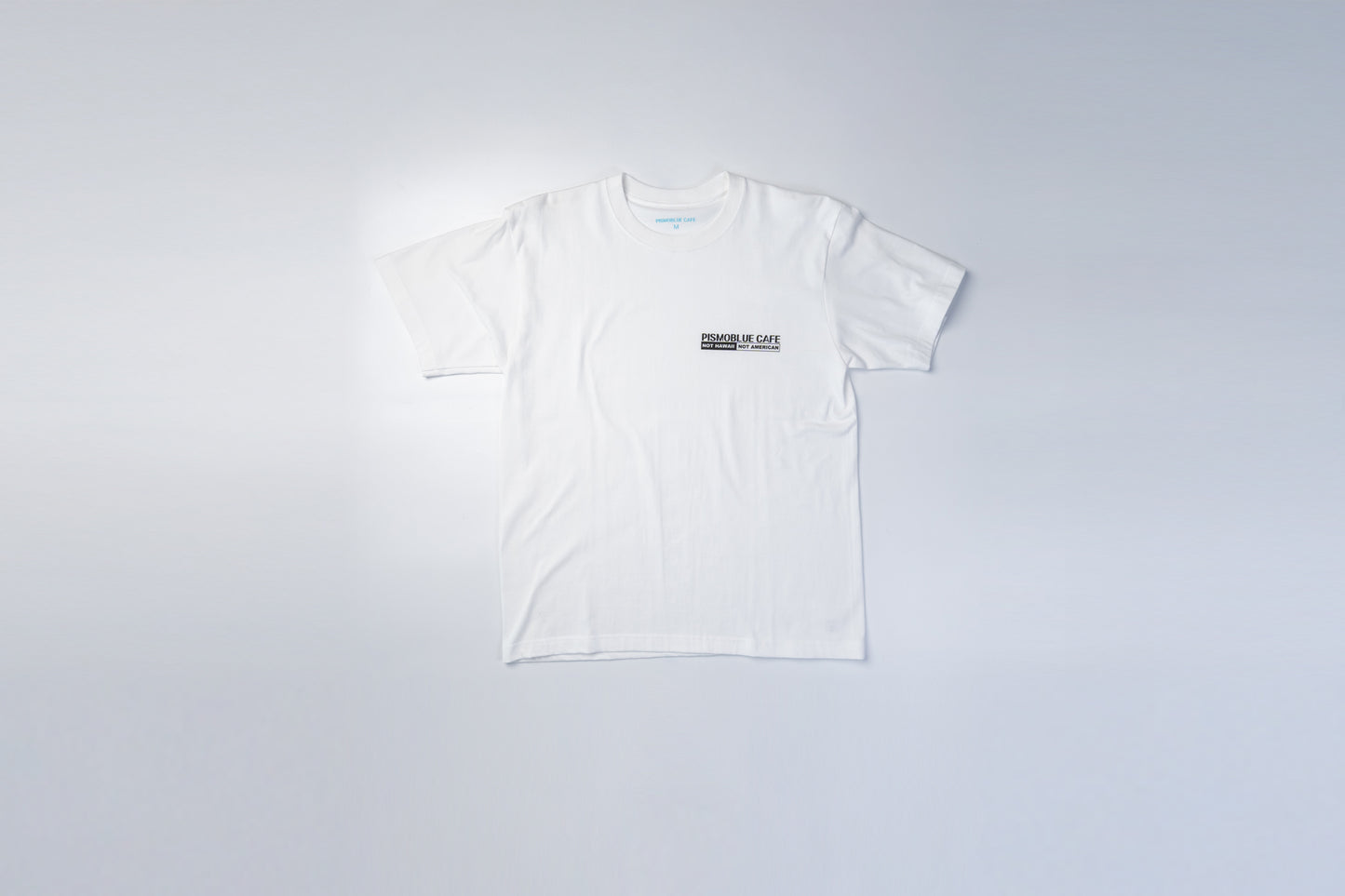 ピズモブルーカフェ　オリジナルTシャツ　タイポグラフィ2　ホワイト