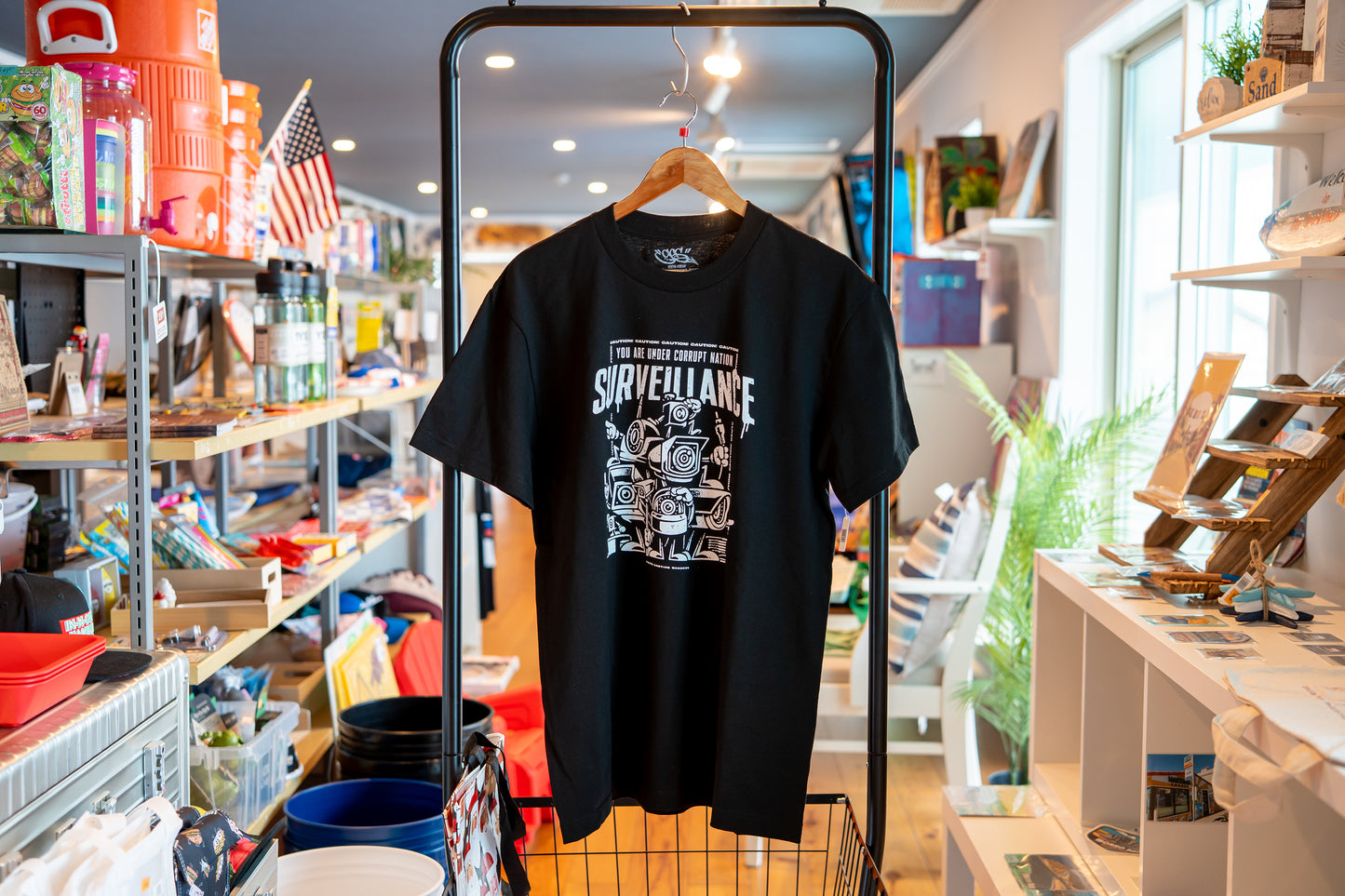 GCS Santa Ana SURVEILLANCE グラフィック Tシャツ [CASTING SHADOWS] - ブラック