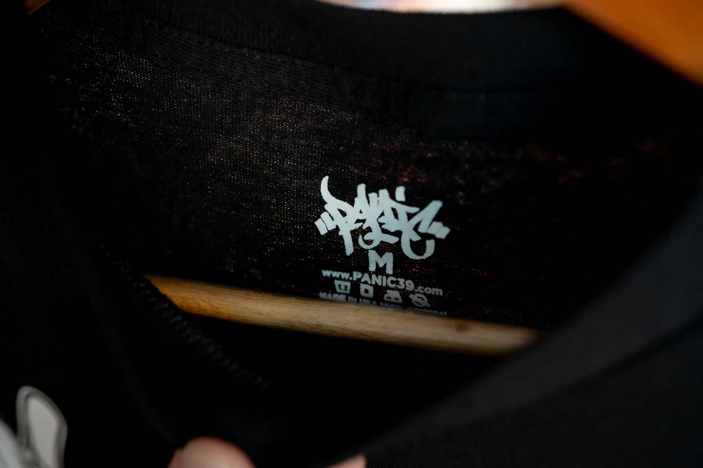 PANIC 39 パニック39 グラフィティキャラ Tシャツ [SPRAY CAN] - ブラック