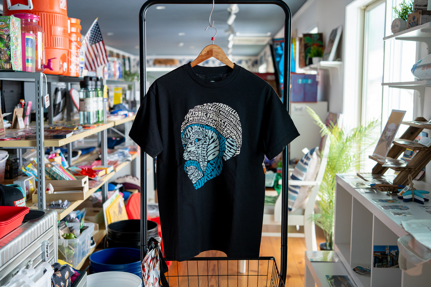 マッドリブ MADLIB タイポグラフィ グラフィック Tシャツ [MADVILLAIN] - ブラック