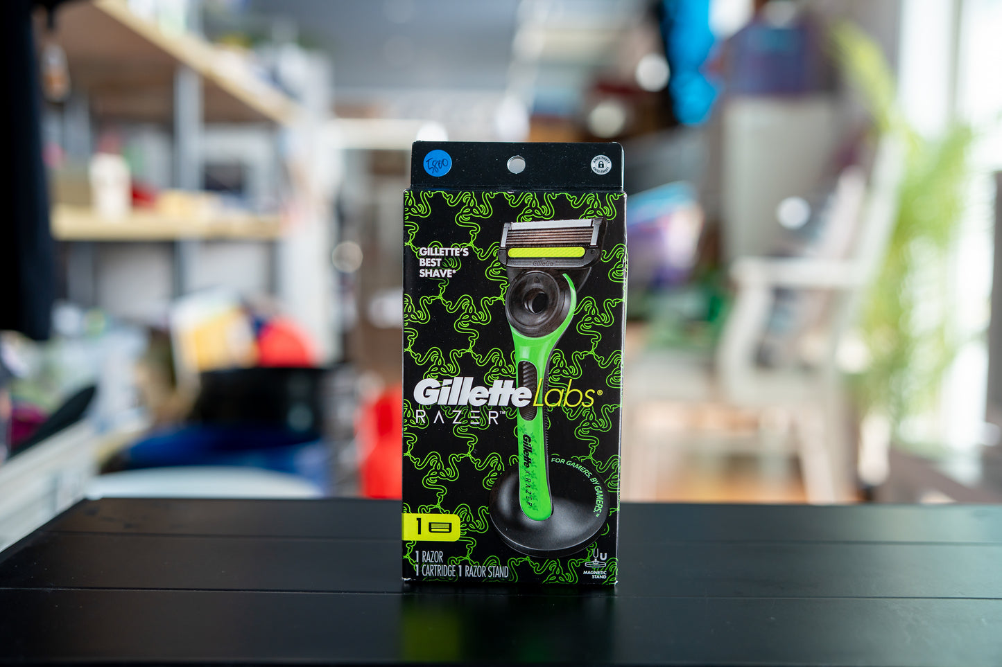 ジレットラボ × レイザー コラボカミソリ 限定モデル [GilletteLabs × Razer] マグネットスタンド付