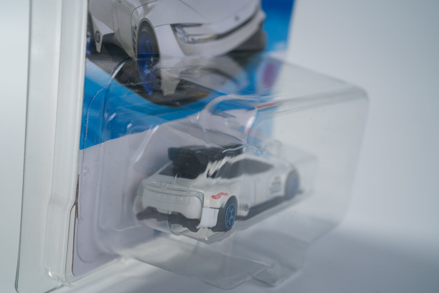ホットウィール トヨタ プリウス ルーフボックス有無