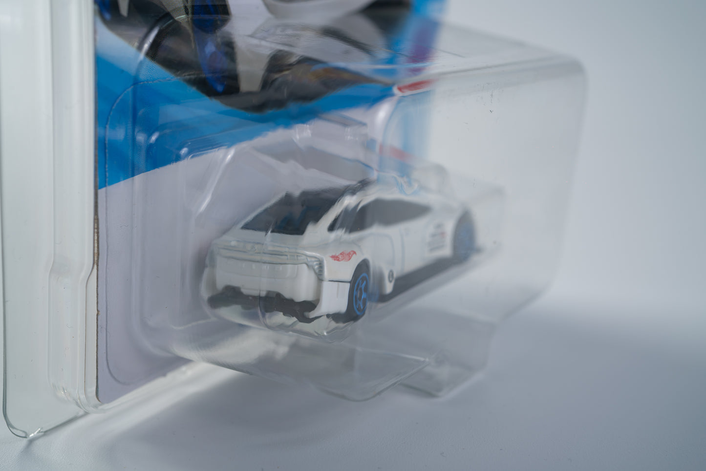 ホットウィール トヨタ プリウス ルーフボックス有無